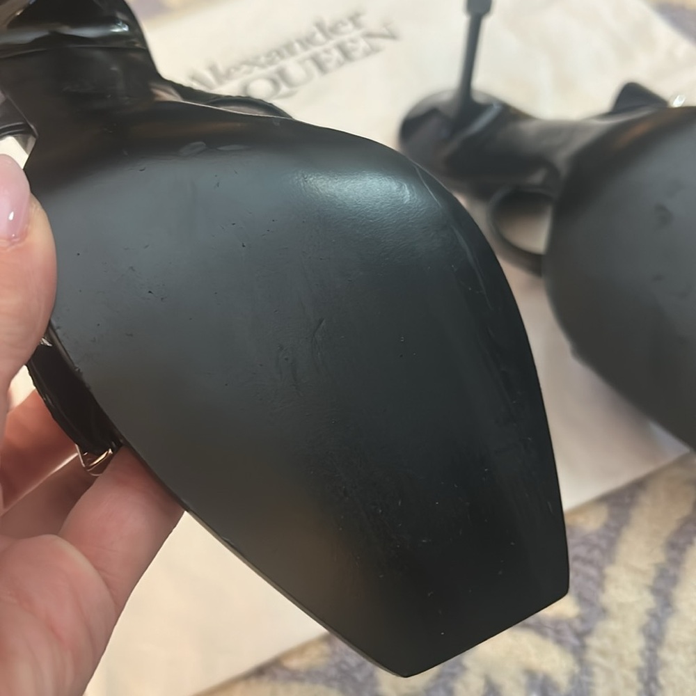 Alexander McQueen Women's Heeled Buckle Black Sandals Size 40 (Msrp $1,090) - Picture 11 of 14